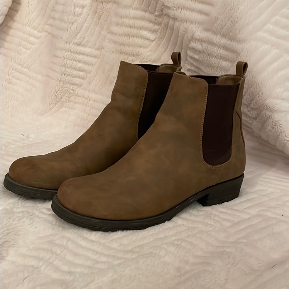 Stylish Brown Chelsea Boots